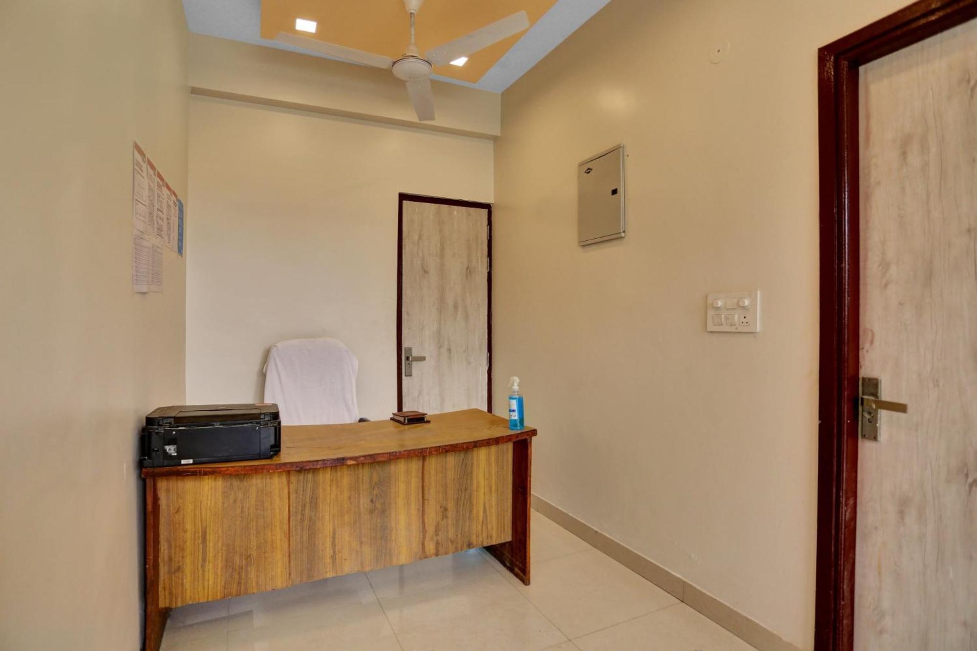 Hotel O Expo View Near Pvr Ansal Plaza Greater Noida Exterior photo